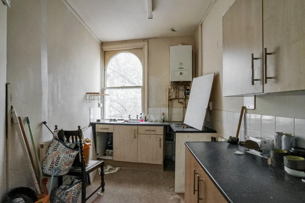 Flat B, 198 Stockwell Road, Brixton, London, SW9 9TB