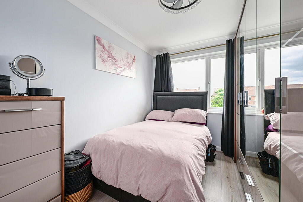 43 Foxley Close (...