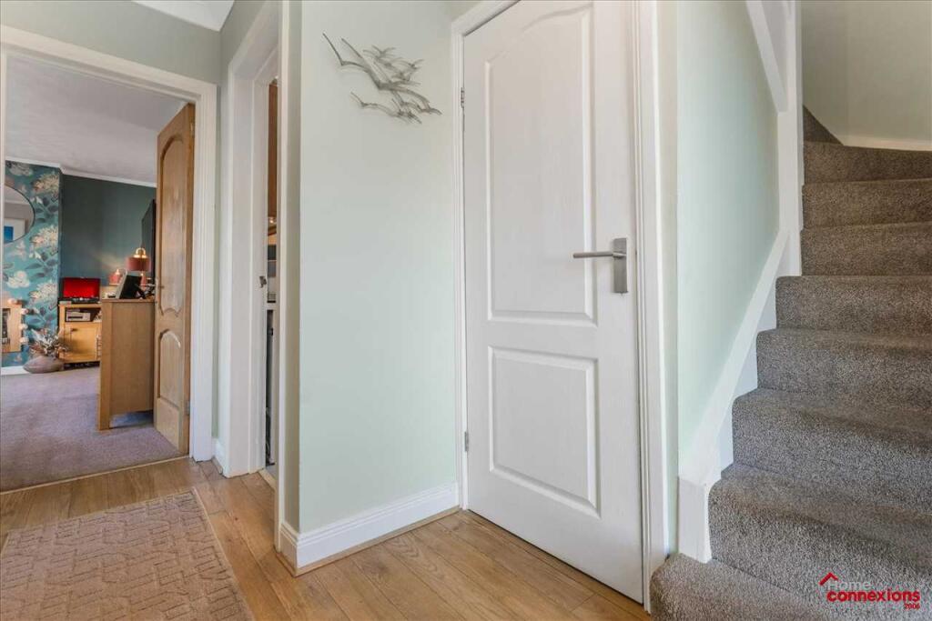 Entrance Hallway (2)