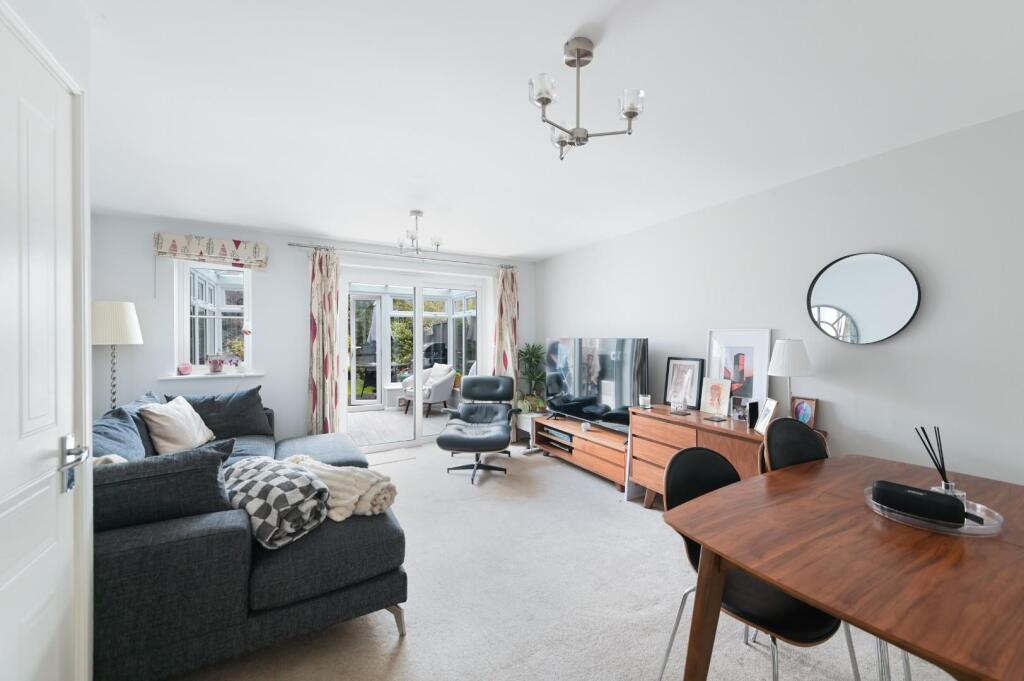 DE BURGH GARDENS, (3).jpg