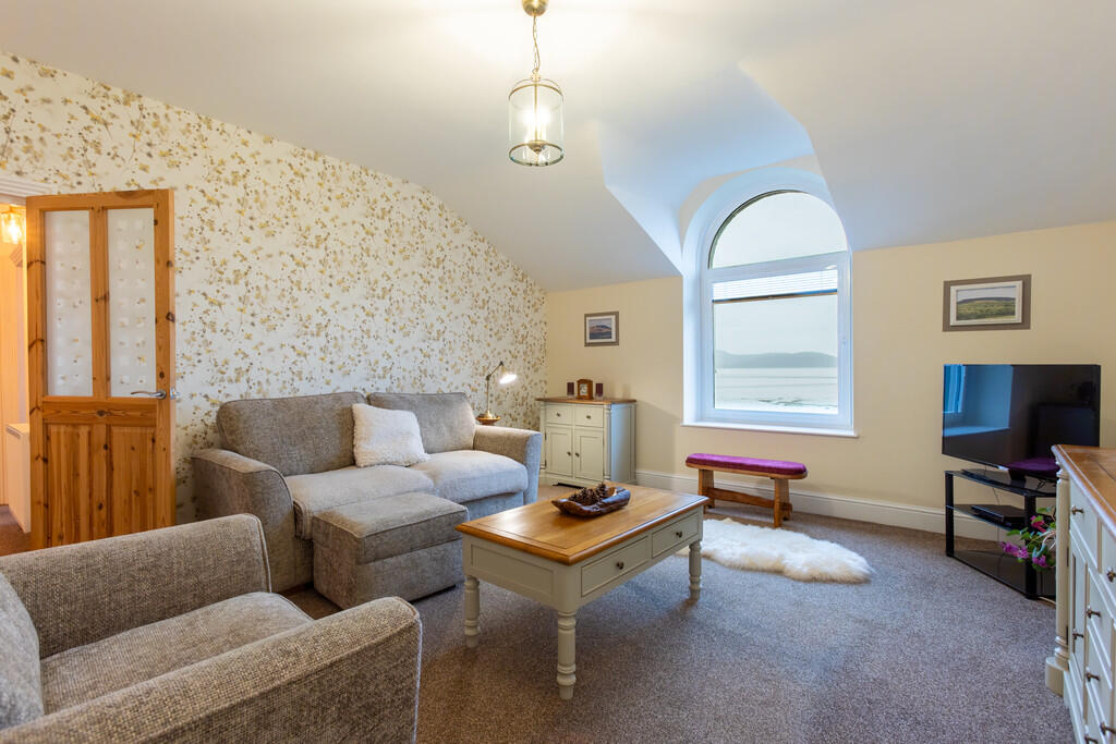 Lounge/Bedroom 2