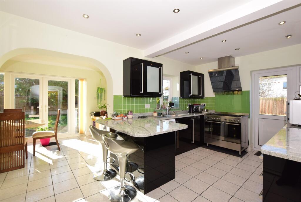 Kitchen/Dining Area
