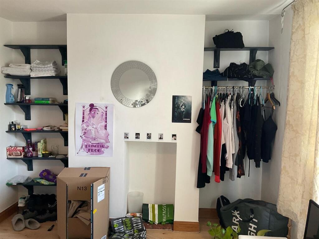 Bedroom 2 (d).jpg