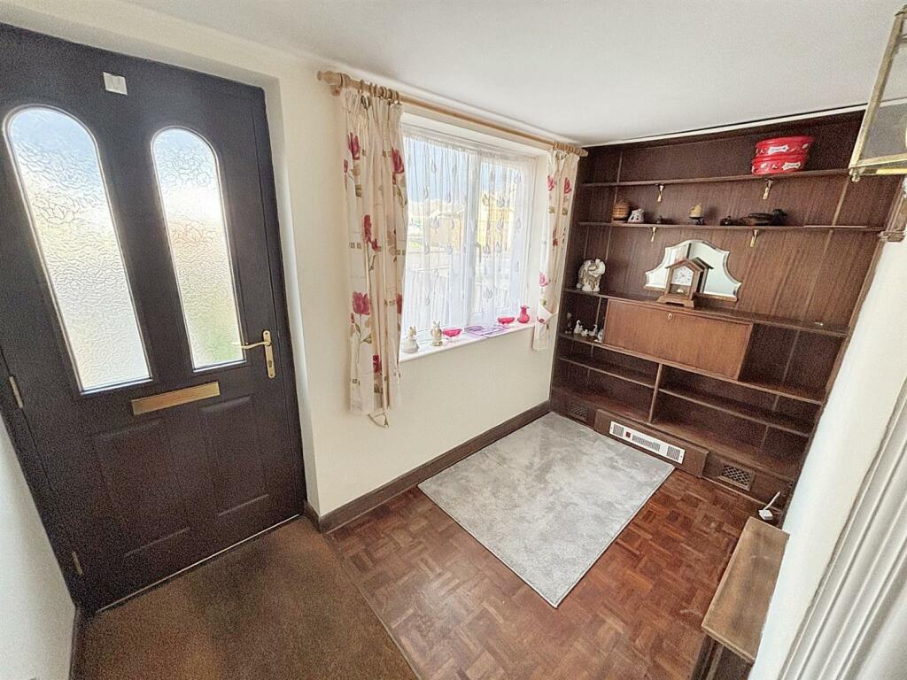 Entrance hall.jpg
