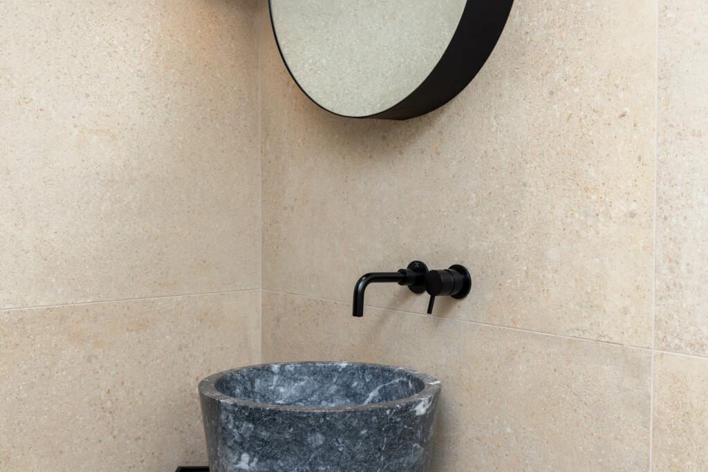 20231011-1313_Maison Haus - Blakeley Stables, Knut