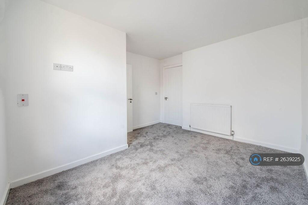 Master Bedroom With En-Suite - Now Furnished