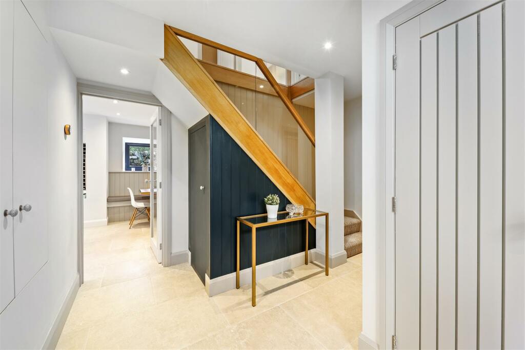 Hallway.jpg