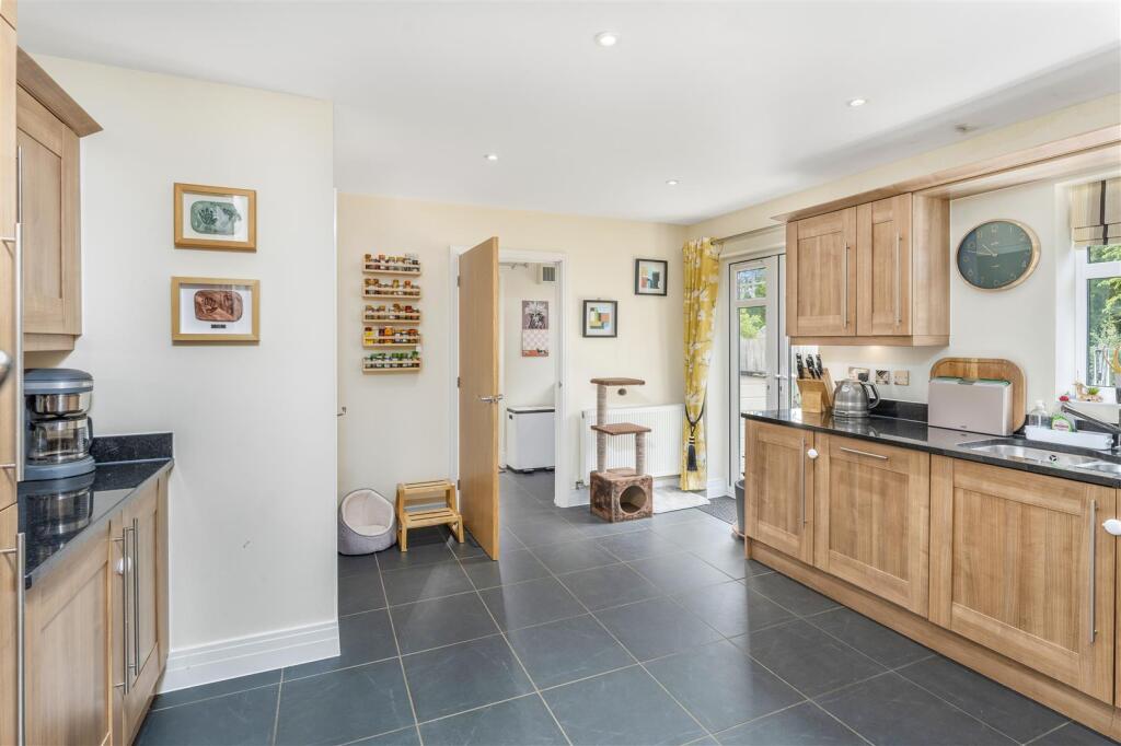 13 Claypits Close, Banbury-10.jpg