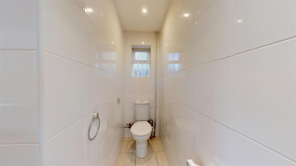 Hawthorn Road Hawthorn Flatlets 9 Bathroom 2.jpg