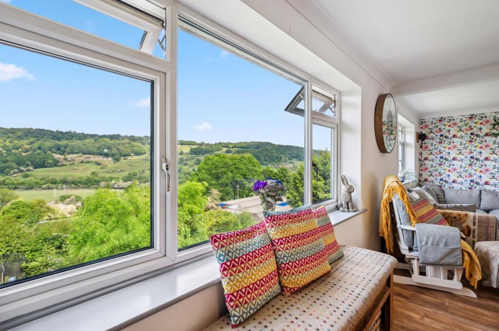 Dining area - view south.jpg