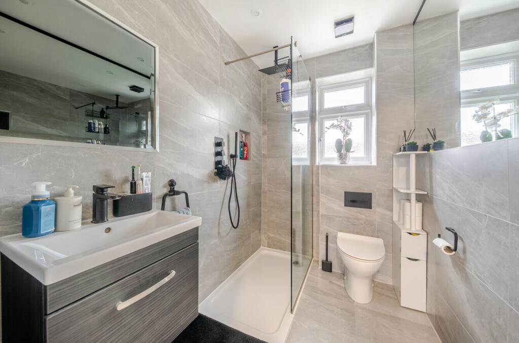 1375806-20-690b67...