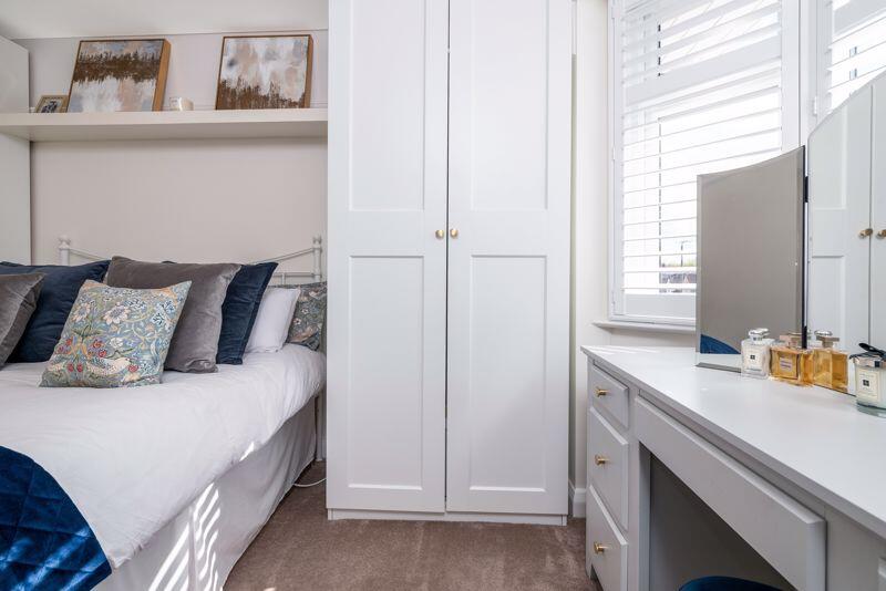 DRESSING TABLE / LIFESTYLE