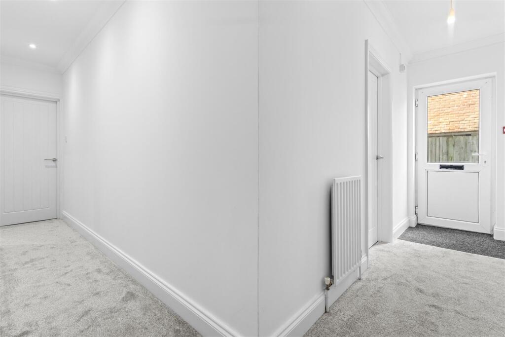 entrance hall #2.jpg