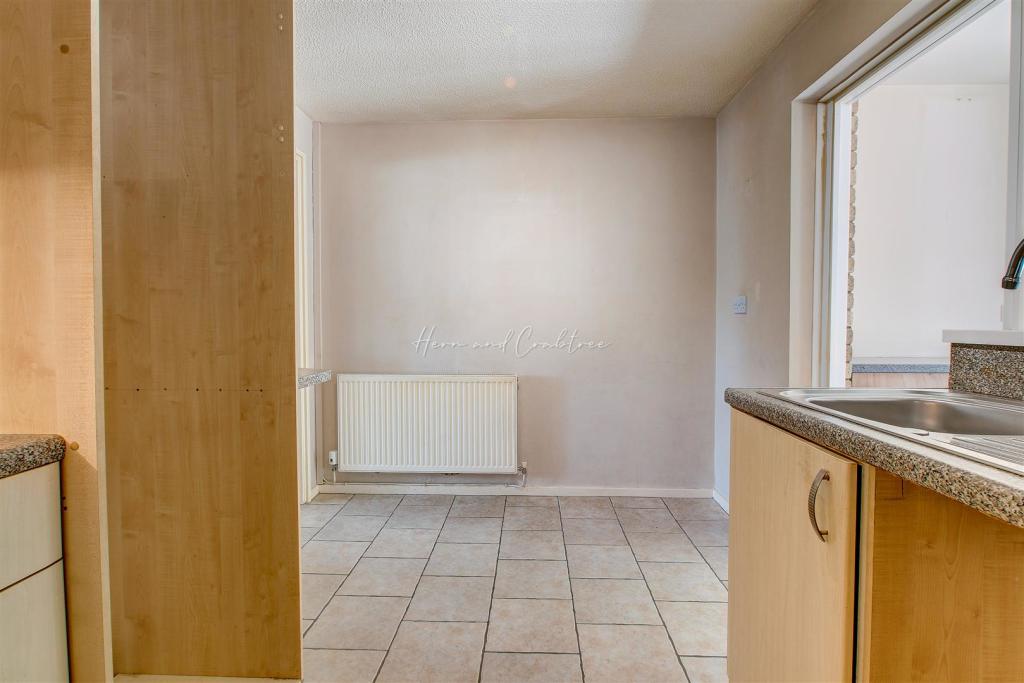 Camelot Way, Thornhill, HernCrabtree_ (4).jpg