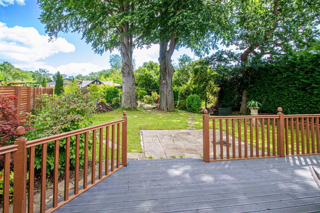 Decking &amp; Rear Garden 20