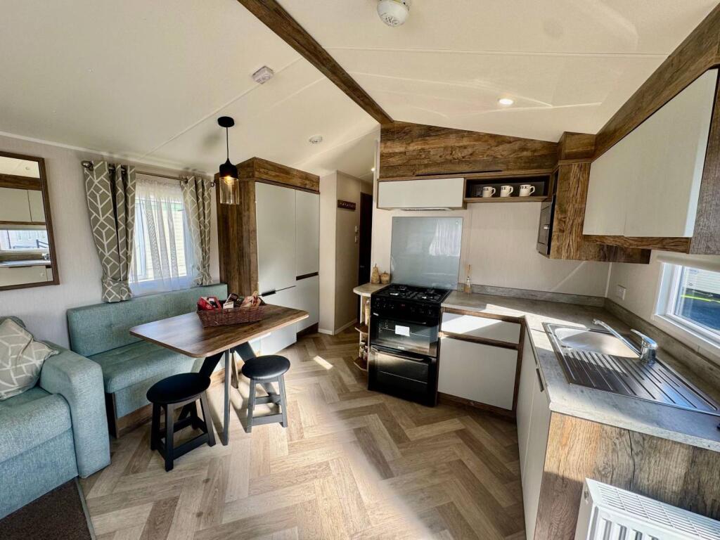 , Blackpool, FY4 4PL