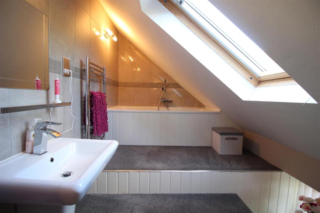 En-Suite Bathroom
