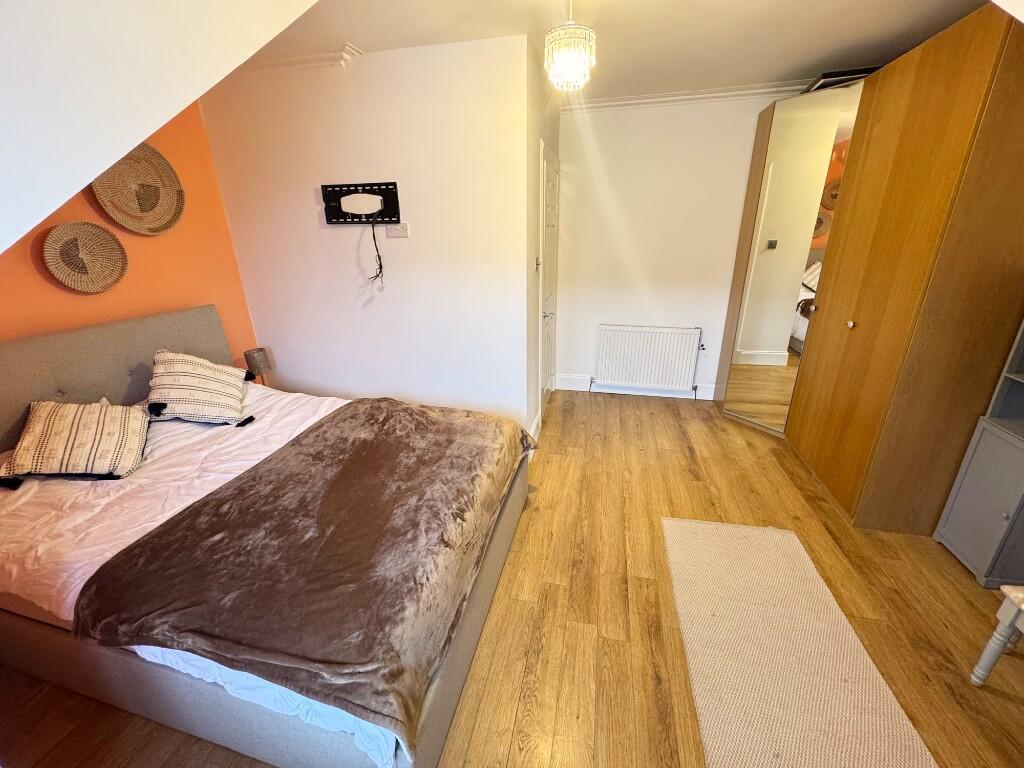 Bedroom 2 (2)
