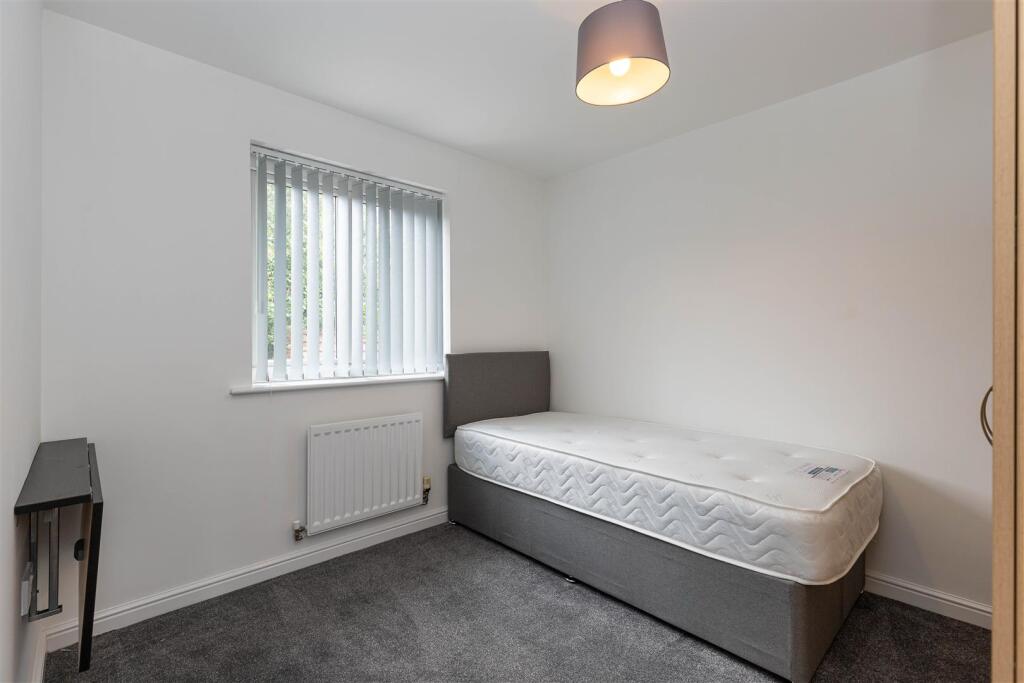 8 Waterlilly Close-4.jpg