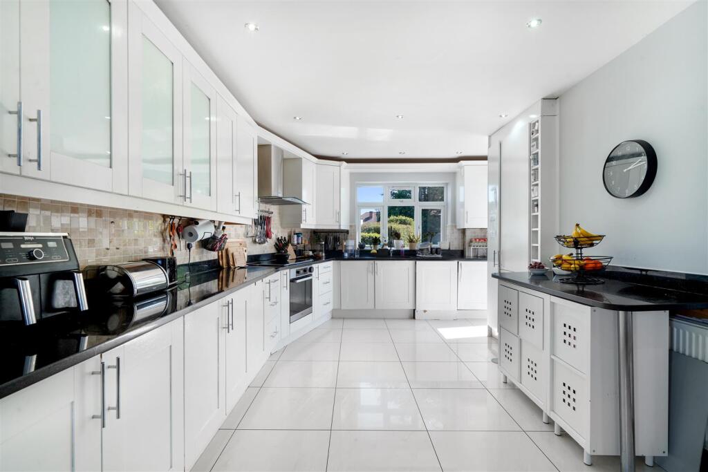 39 Carlton Avenue West - llOqMYw0UNeugyZ6jnNO.jpg