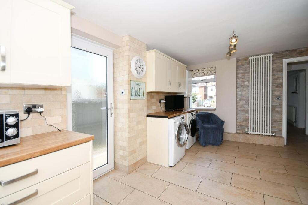 KITCHEN 03.jpg