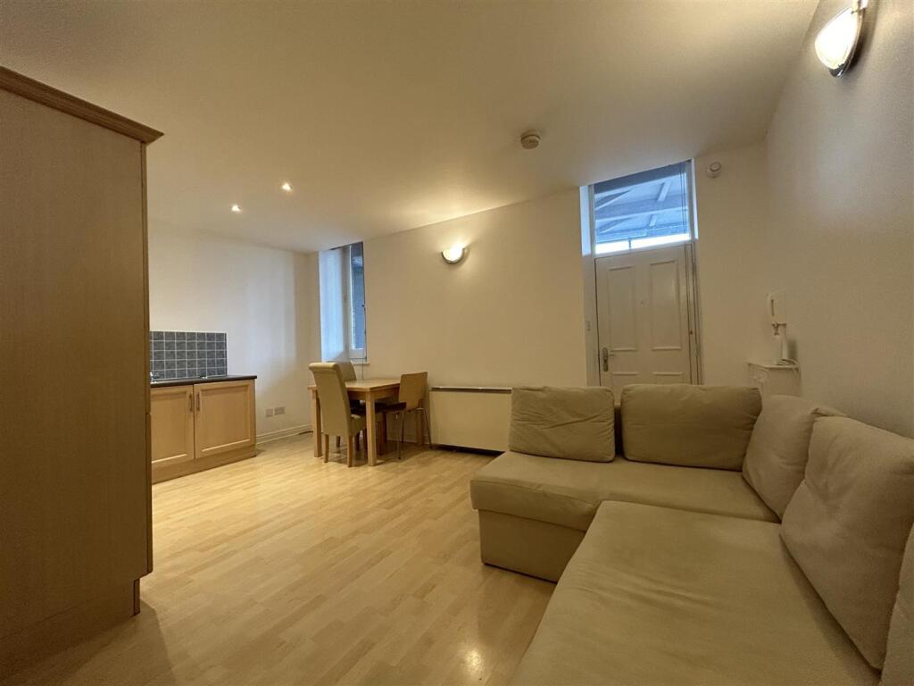 Livingroom.jpeg