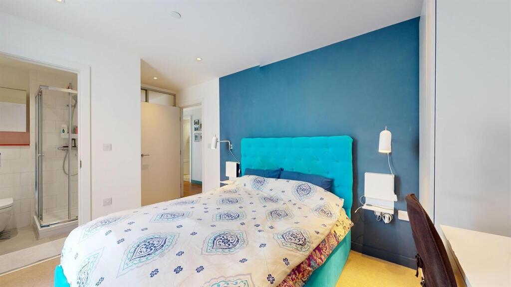 Spacious for Sale - Discovery Tower - Canning Town