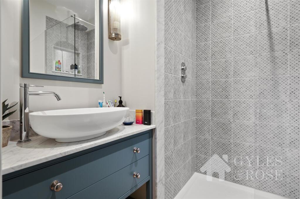 Ensuite bathrom