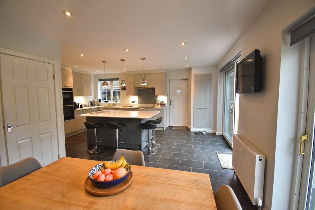 Fitted Kitchen/ Livi