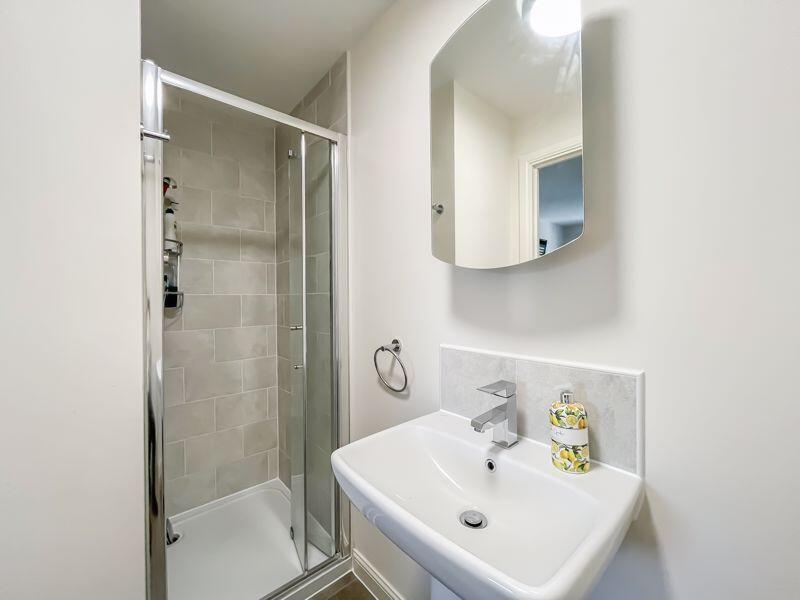 EN-SUITE SHOWER ROOM