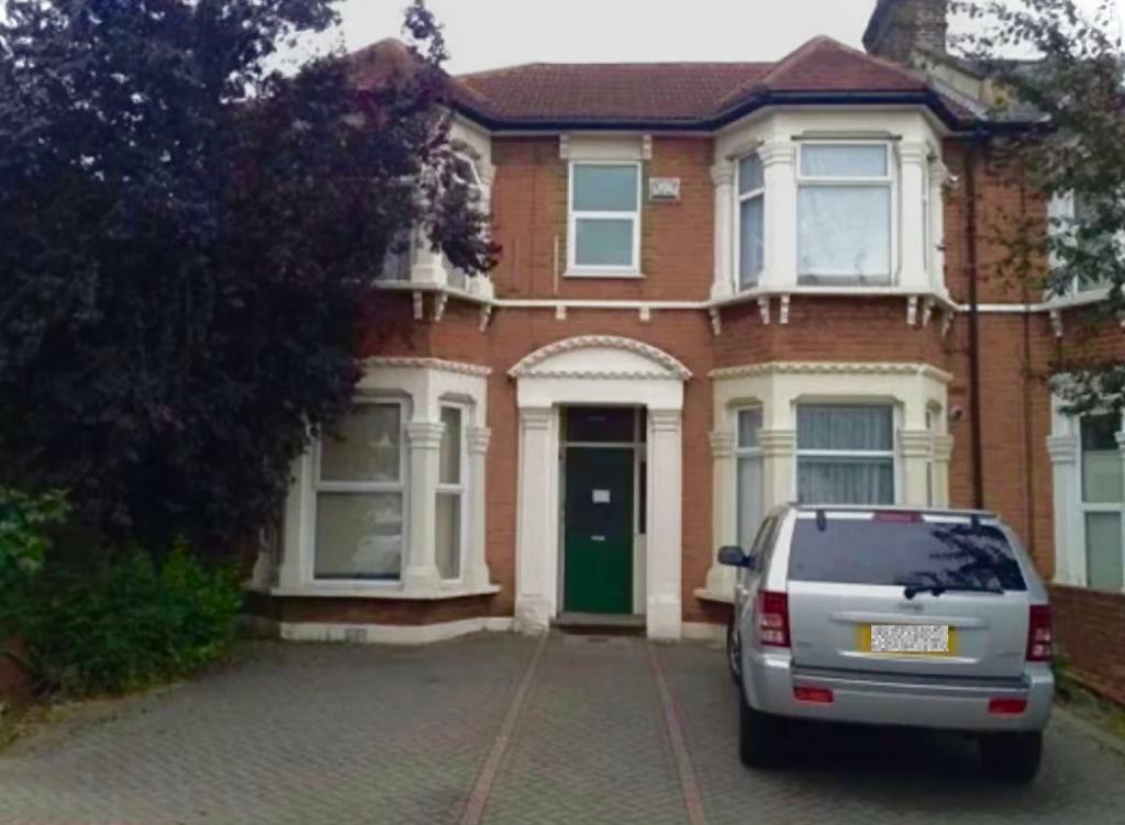 1-bedroom first floor flat on Belgrave Road, IG1
