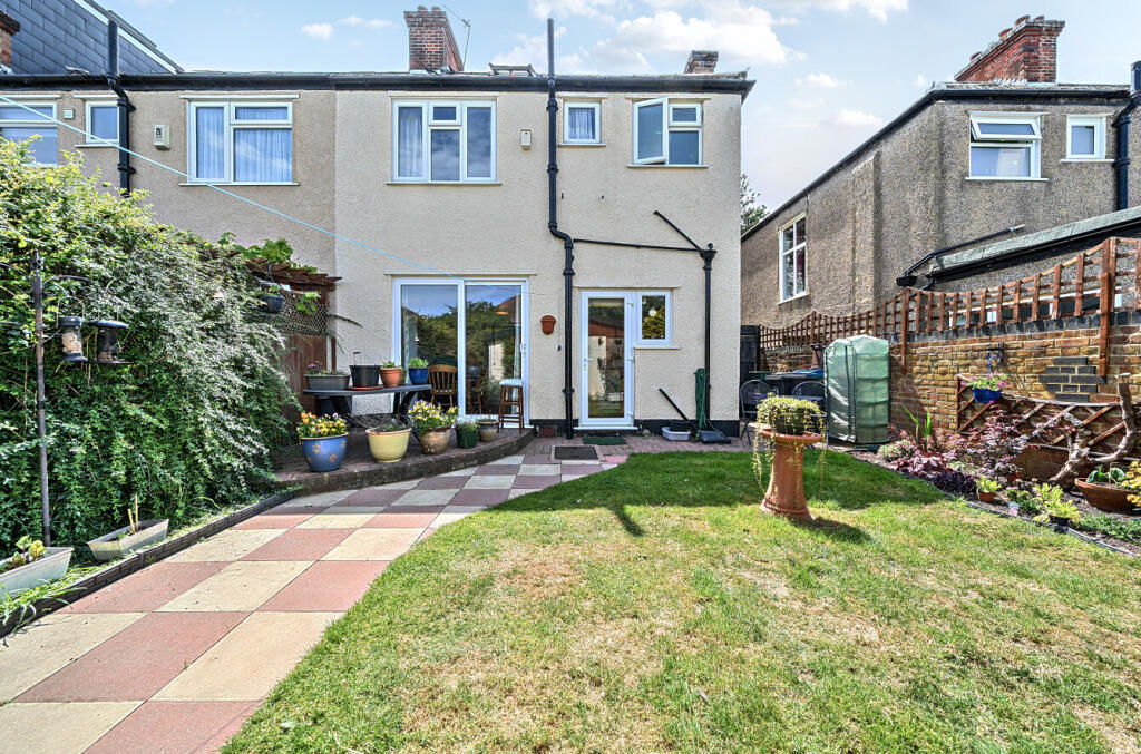 1315940-4-685c143...