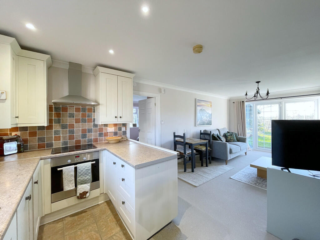 Annex Kitchen/Din...