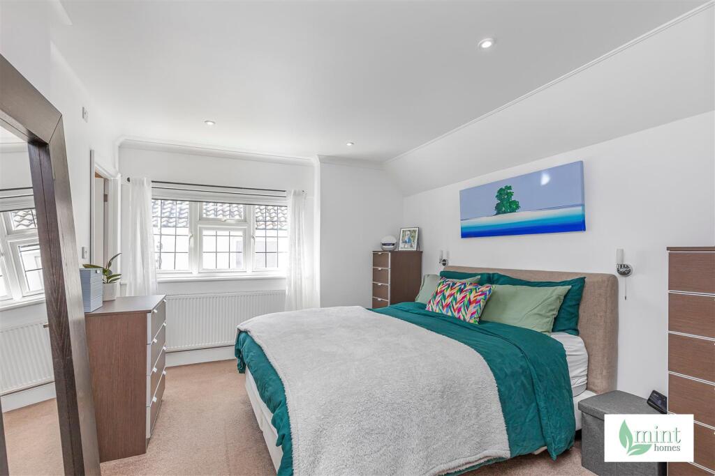 437__Woodham_Lane__Addlestone__Surrey__KT15_3QG13.