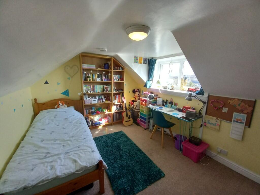 BEDROOM 4