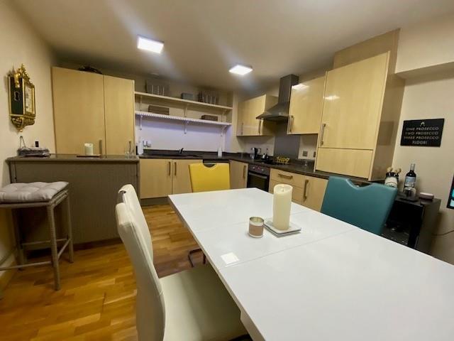 18 St georges Court kitchen.jpg