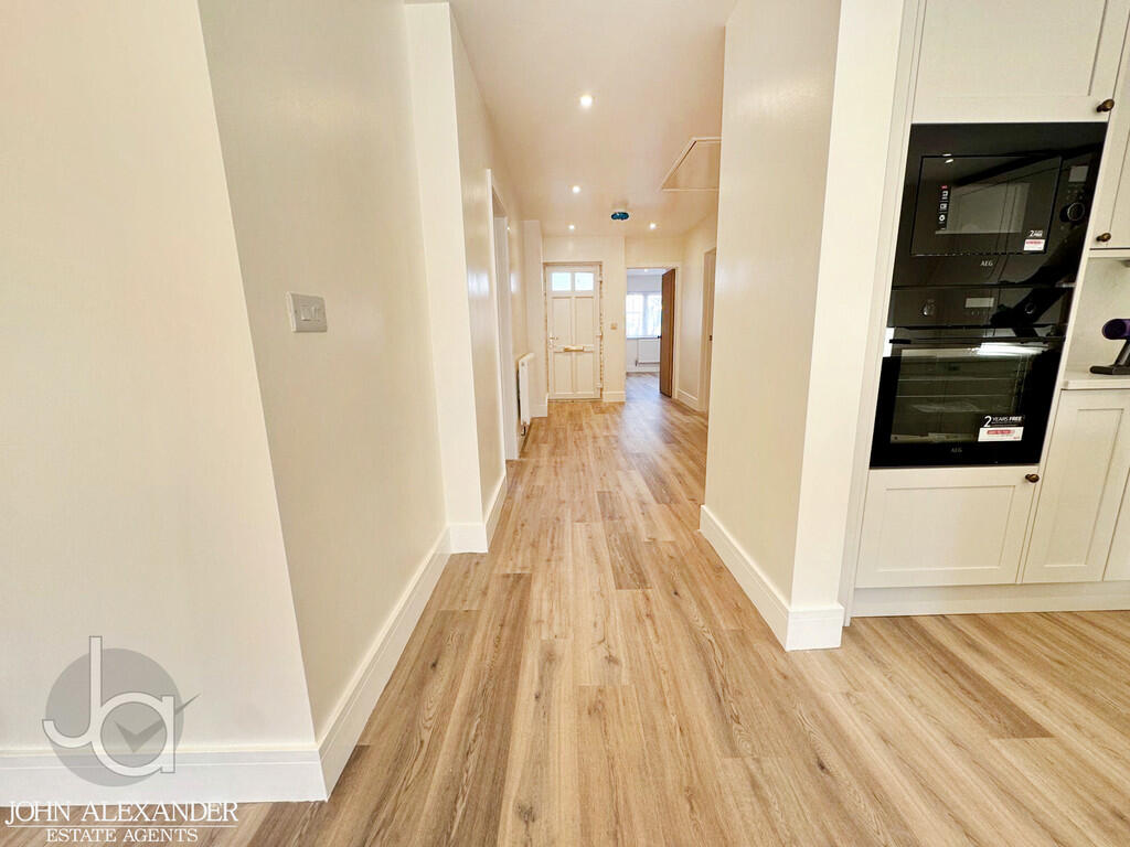 11592f54-ff20-46f...