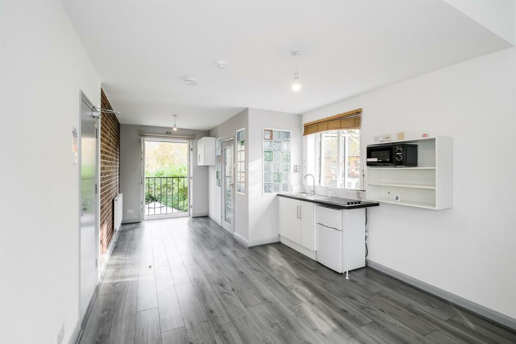 Studio 4, 84 Elphinstone Road-12_web.jpg