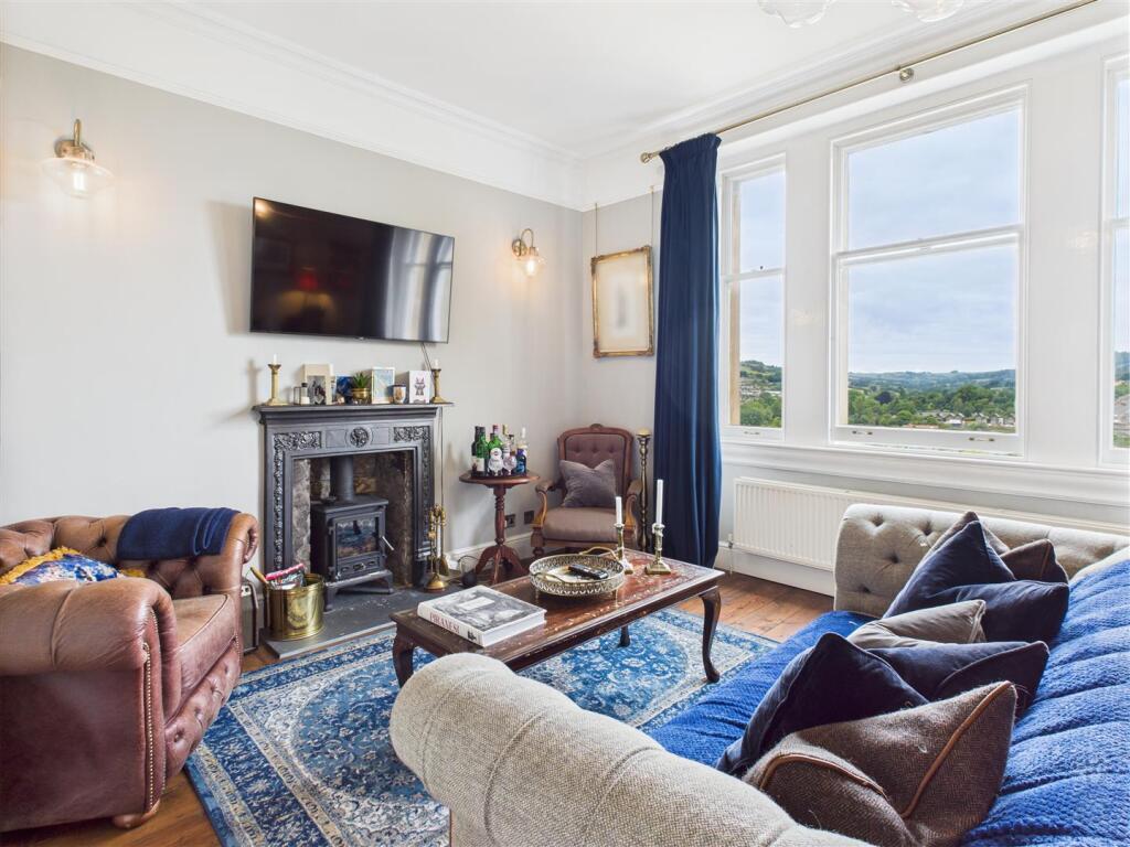 Lounge 1.jpg