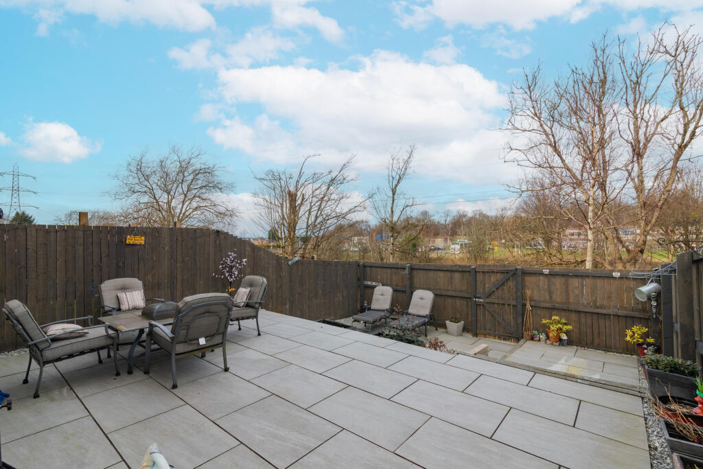 19 Accord avenue Paisley  PA2 7DN 3L-27