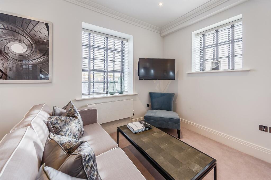 8317621-interior16.jpg