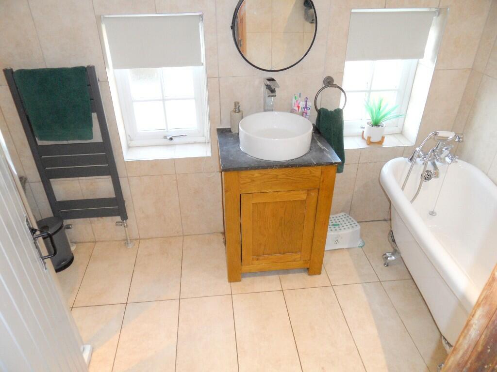 BATH/SHOWER ROOM