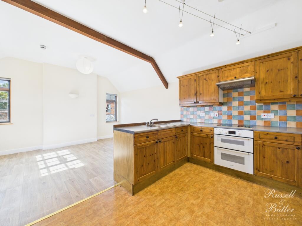 CAM02127G0-PR0334-STILL010