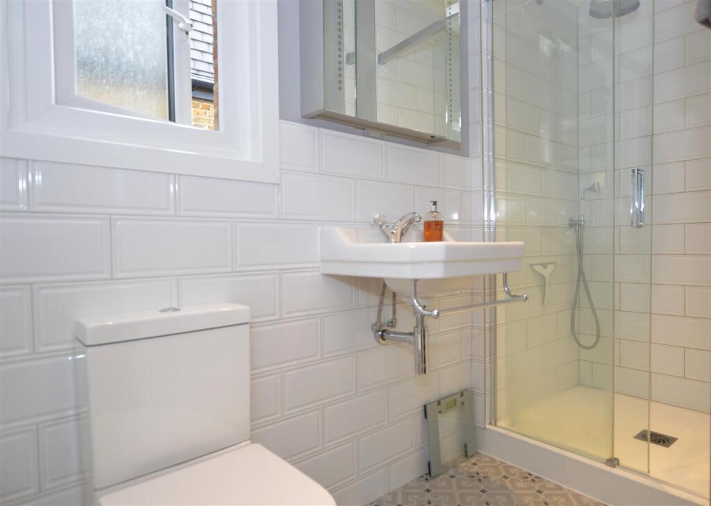 7 Park Road shower wc.JPG