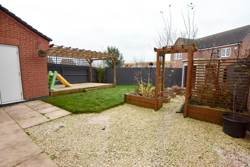REAR ENCLOSED GARDEN