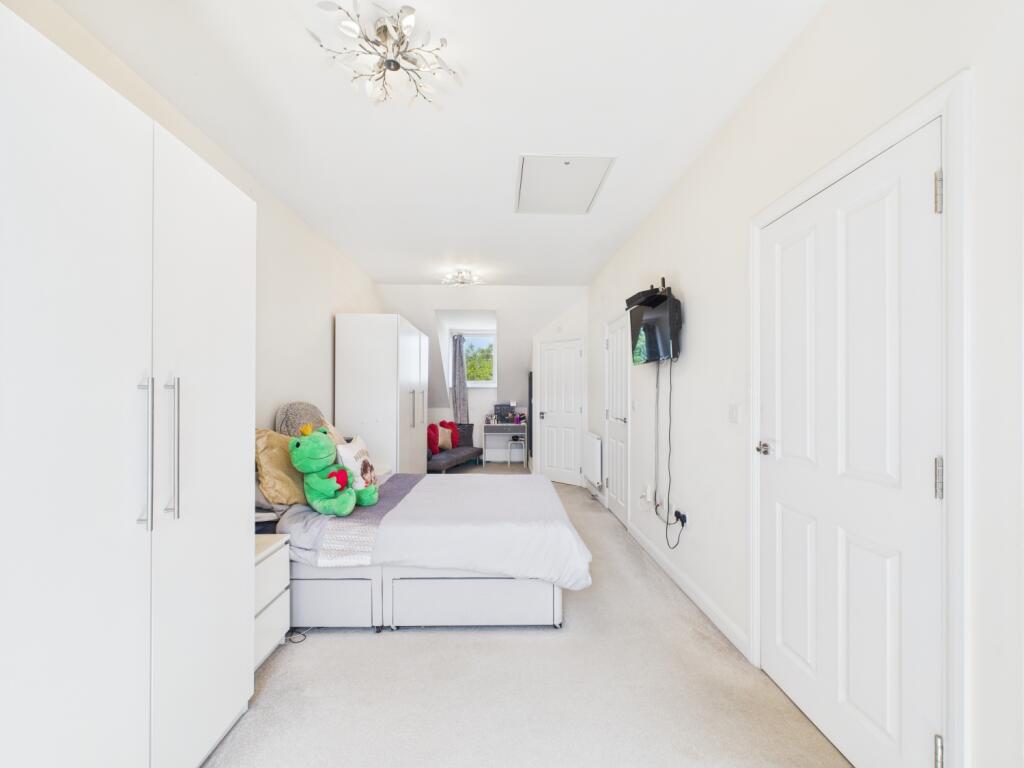 CAM02023G0-PR0153-STILL007