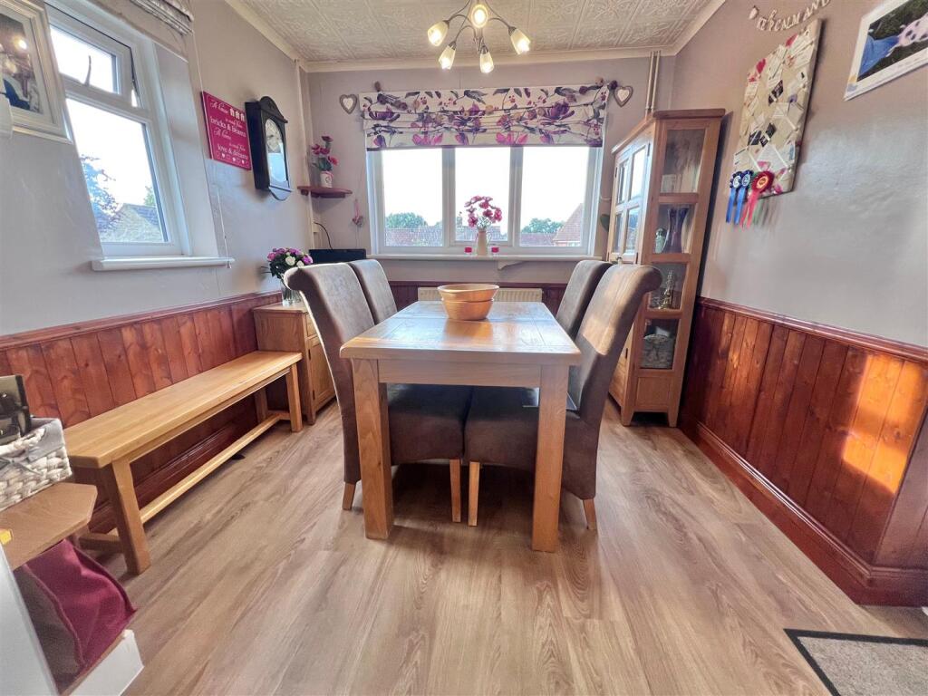 Dining room 3.jpg