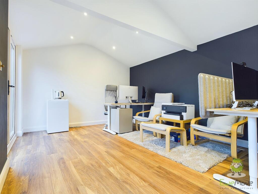 CAM01543G0-PR0103-STILL045