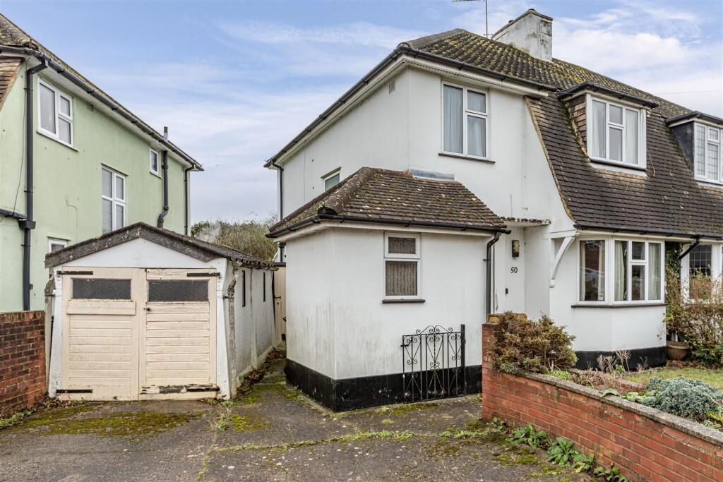 50 Petersham Avenue, Byfleet, KT14 7HY - 21.jpg