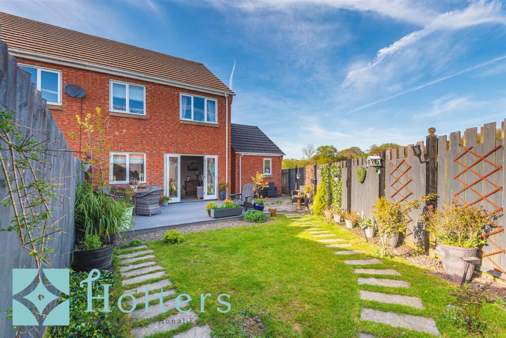 10 Camddwr Rise, Llandrindod Wells-17.jpg